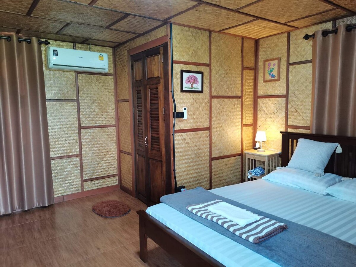 Zompor, Suit Suan Yot House