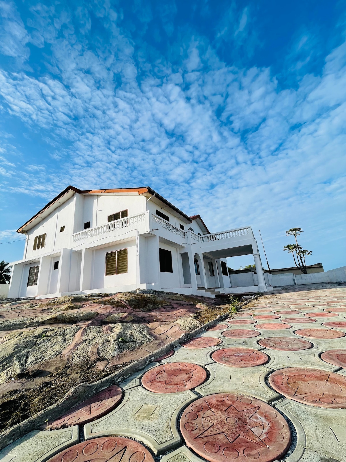 BERG’S BEACH HOUSE-Winneba