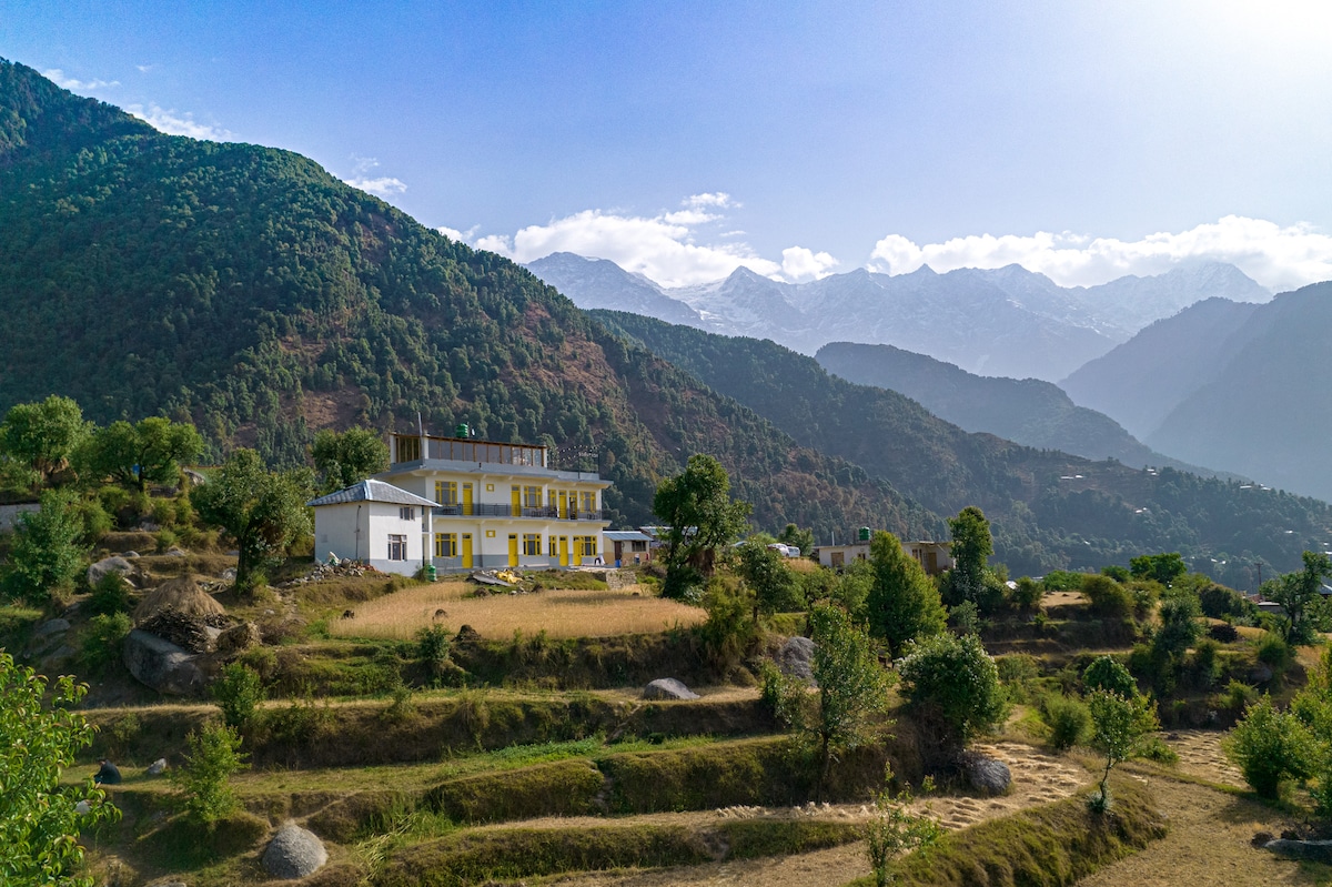 Deluxe BR w Balcony & Mountain view in Kareri