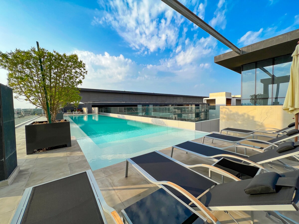 Modern 2B+M | Luxurious Interiors | Pool View