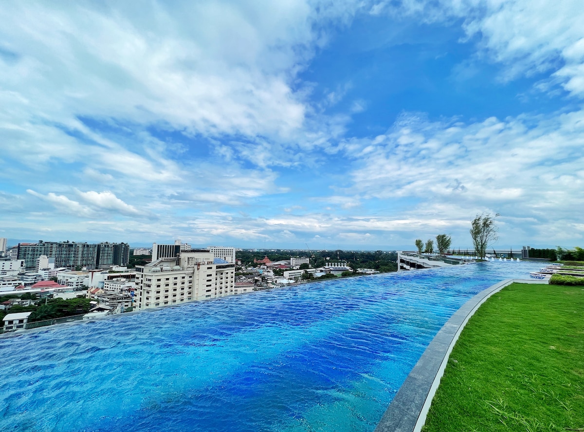 luxury condo with rooftop swimming pool-3