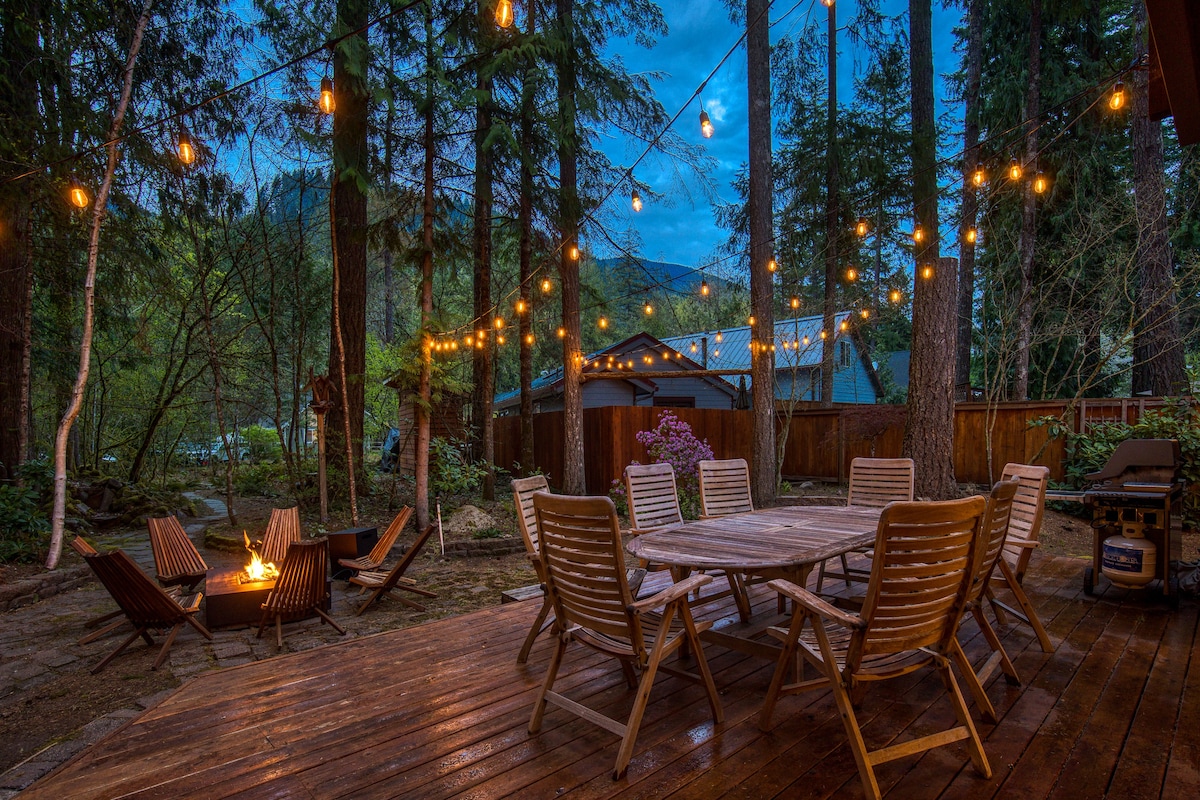 Modern Mountain Lodge/Hot Tub, Fireplace, Game Rm.