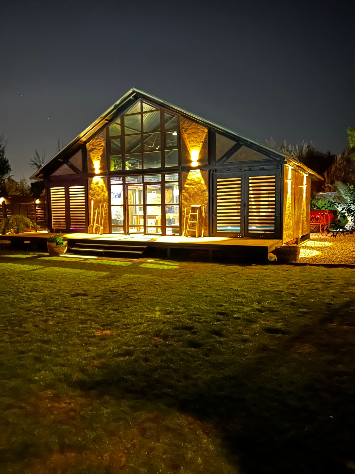 Casa container moderna, con piscina y jacuzzi