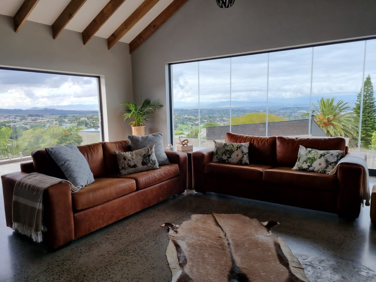 Scenic Mountain & Winelands views, Modern Design