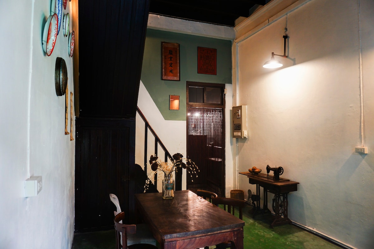 Colonial shophouse with terrace in Chinatown.