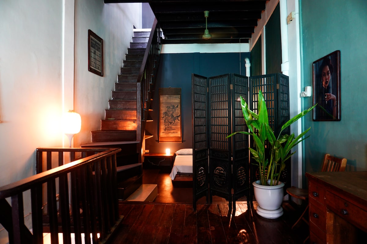 Colonial shophouse with terrace in Chinatown.