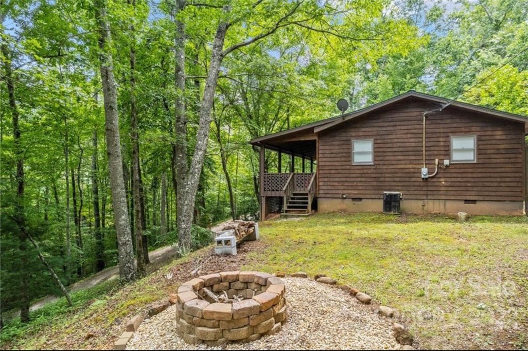 Lazy Bear Lodge with fire pit in the Smoky's!