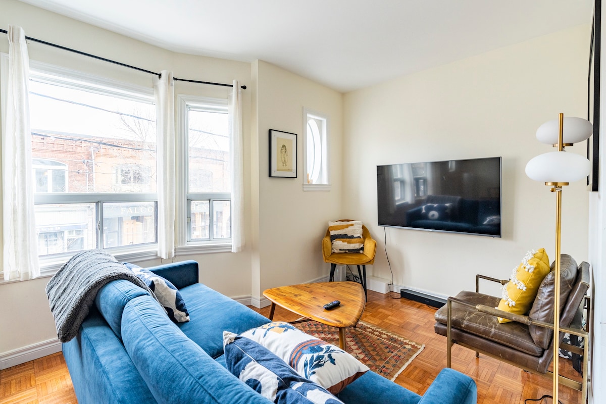 Bright 2-Bedroom on Ossington Strip