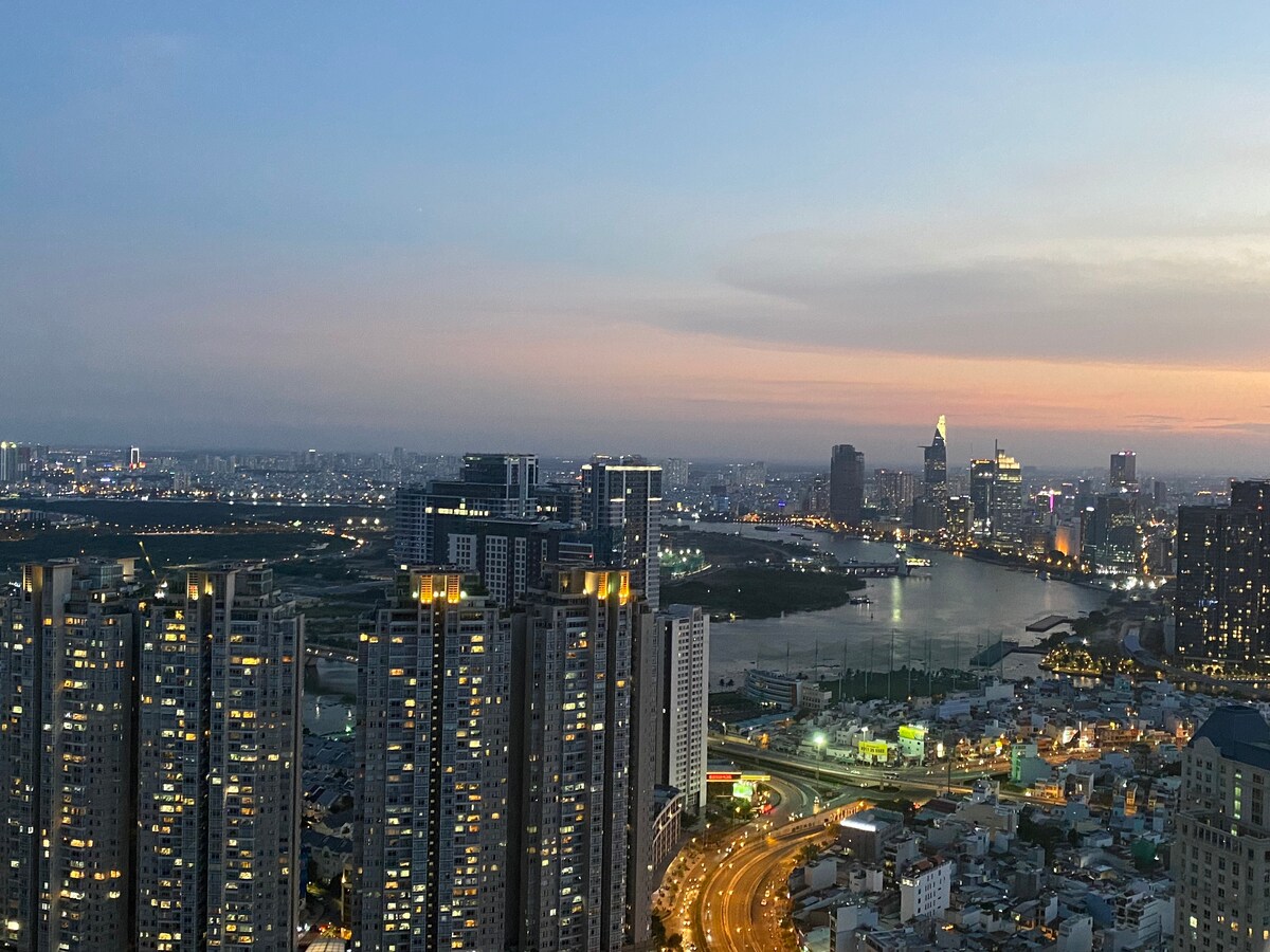 Saigon Sky Apartment - 49th fl, next Landmark 81