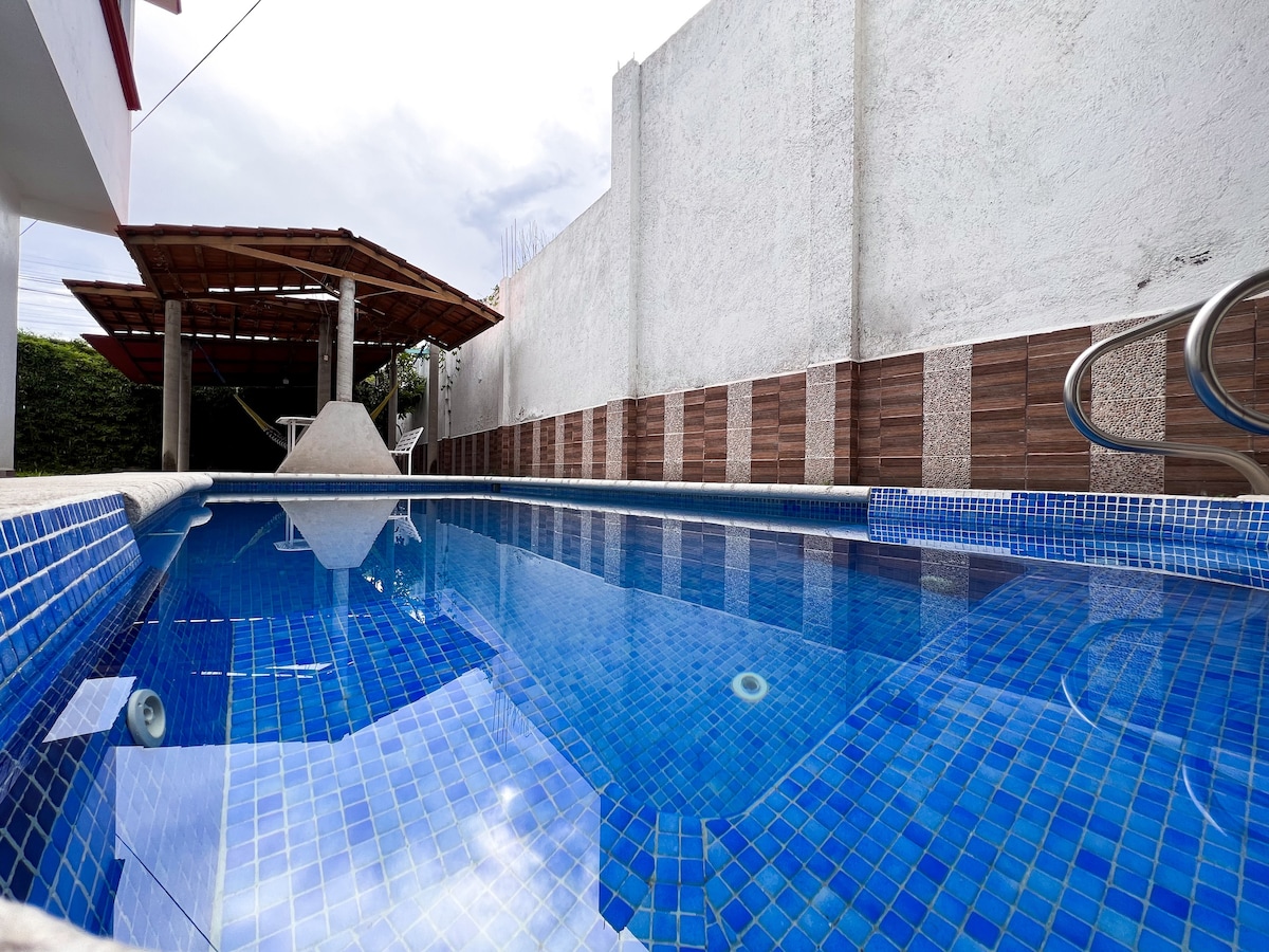 House Boulevard Ixtapan de la Sal ，带泳池。