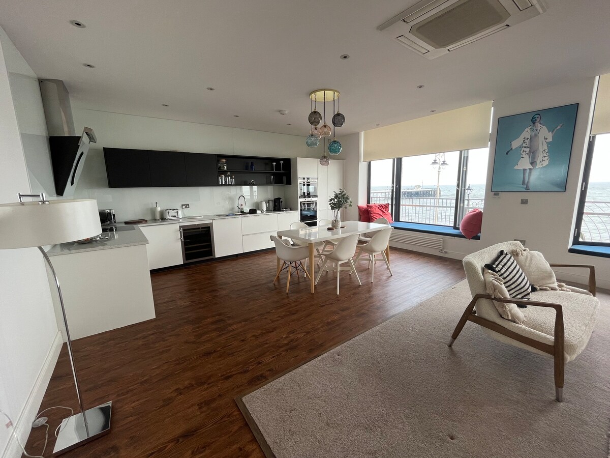 The Hideaway 2 Bedroom Apartment-Seafront Penarth
