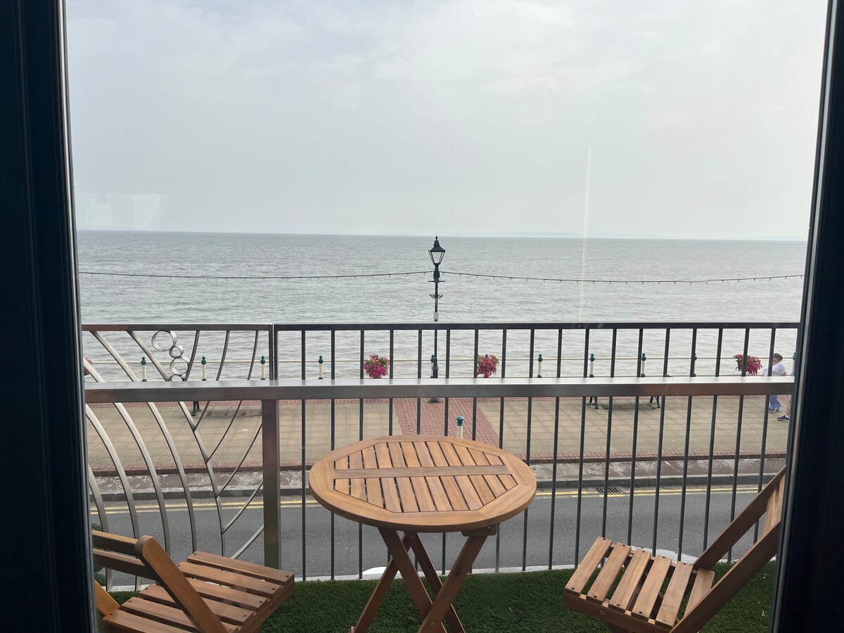 The Hideaway 2 Bedroom Apartment-Seafront Penarth