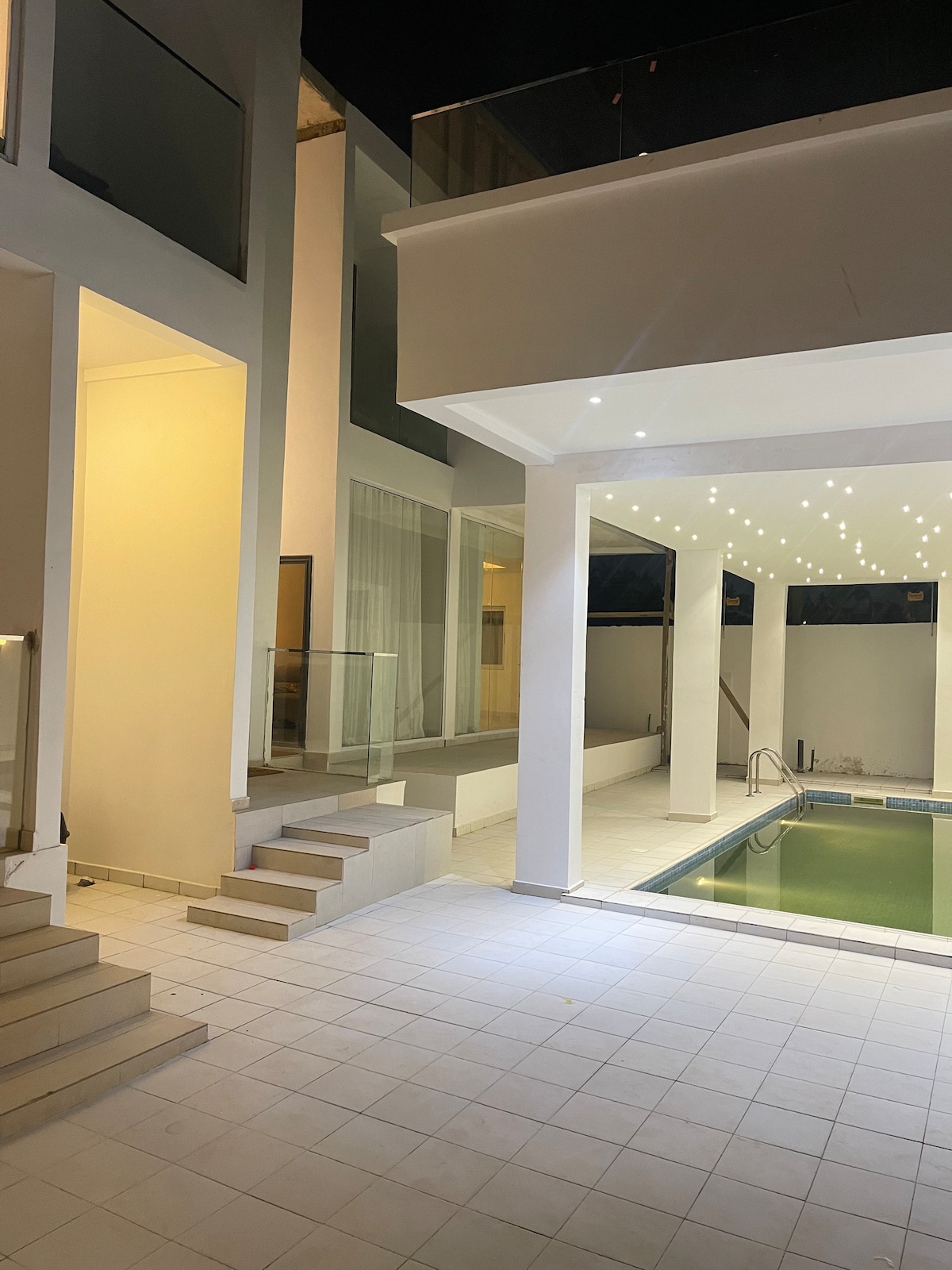 White and Gold Flat with pool and breakfast