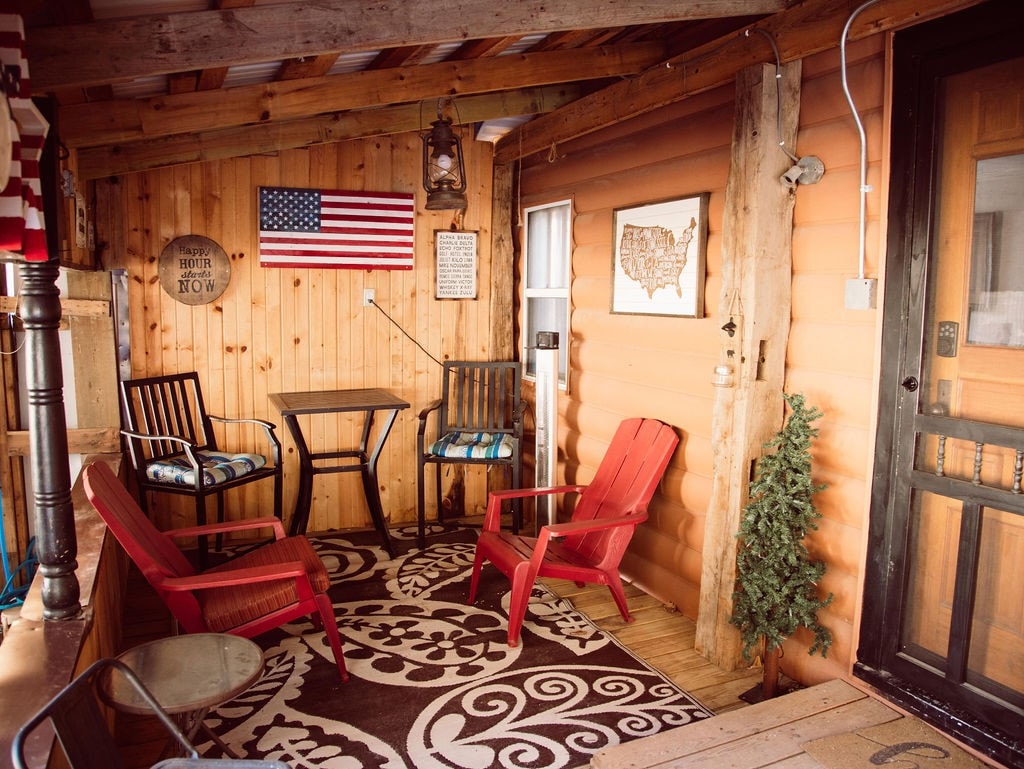 Cabin on the Bluff with Hottub