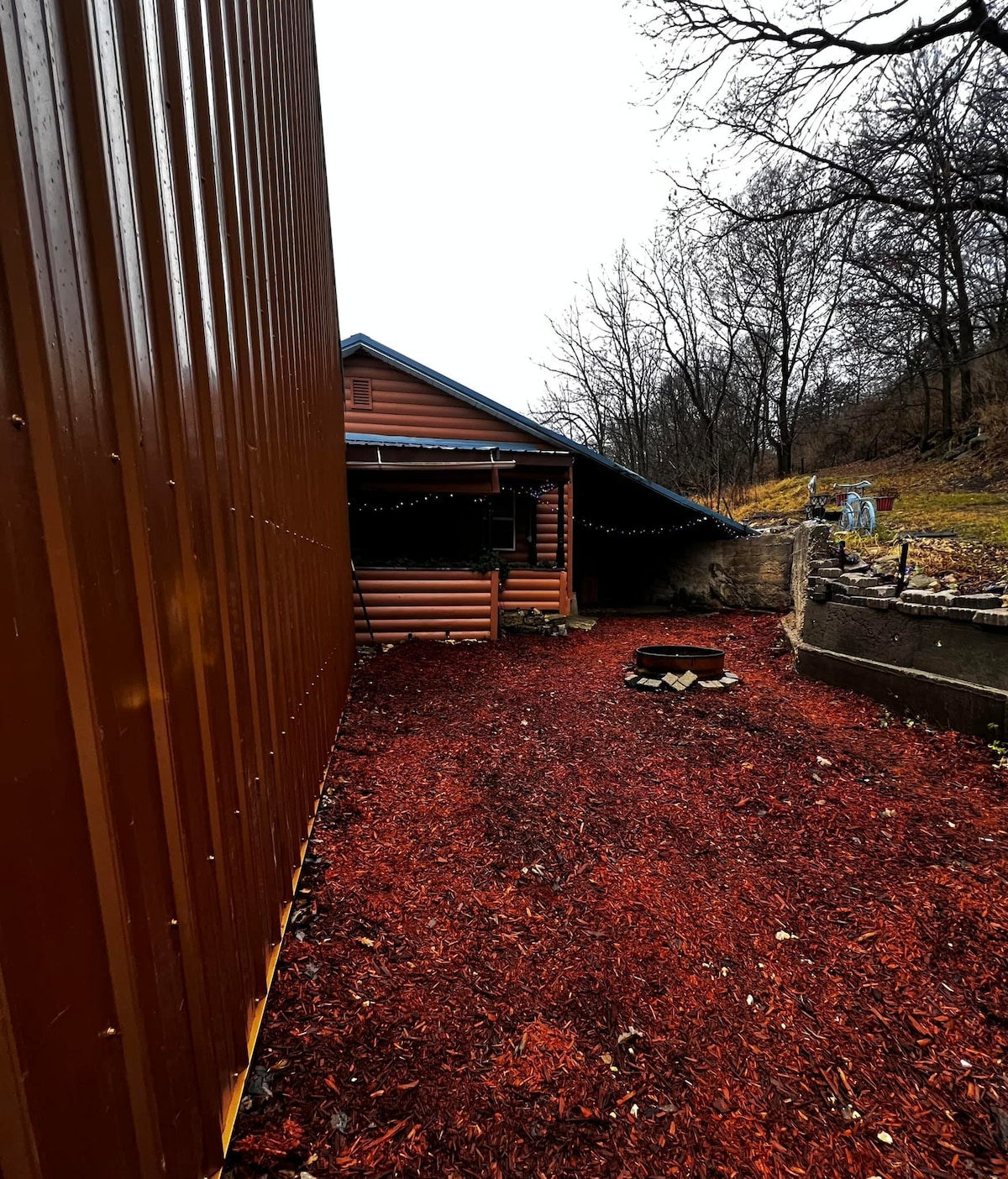 Cabin on the Bluff with Hottub