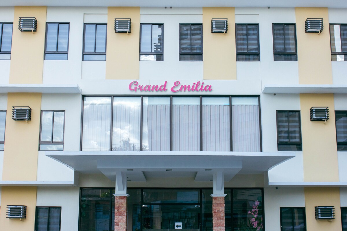 Grand Emilia酒店（标准双床客房）