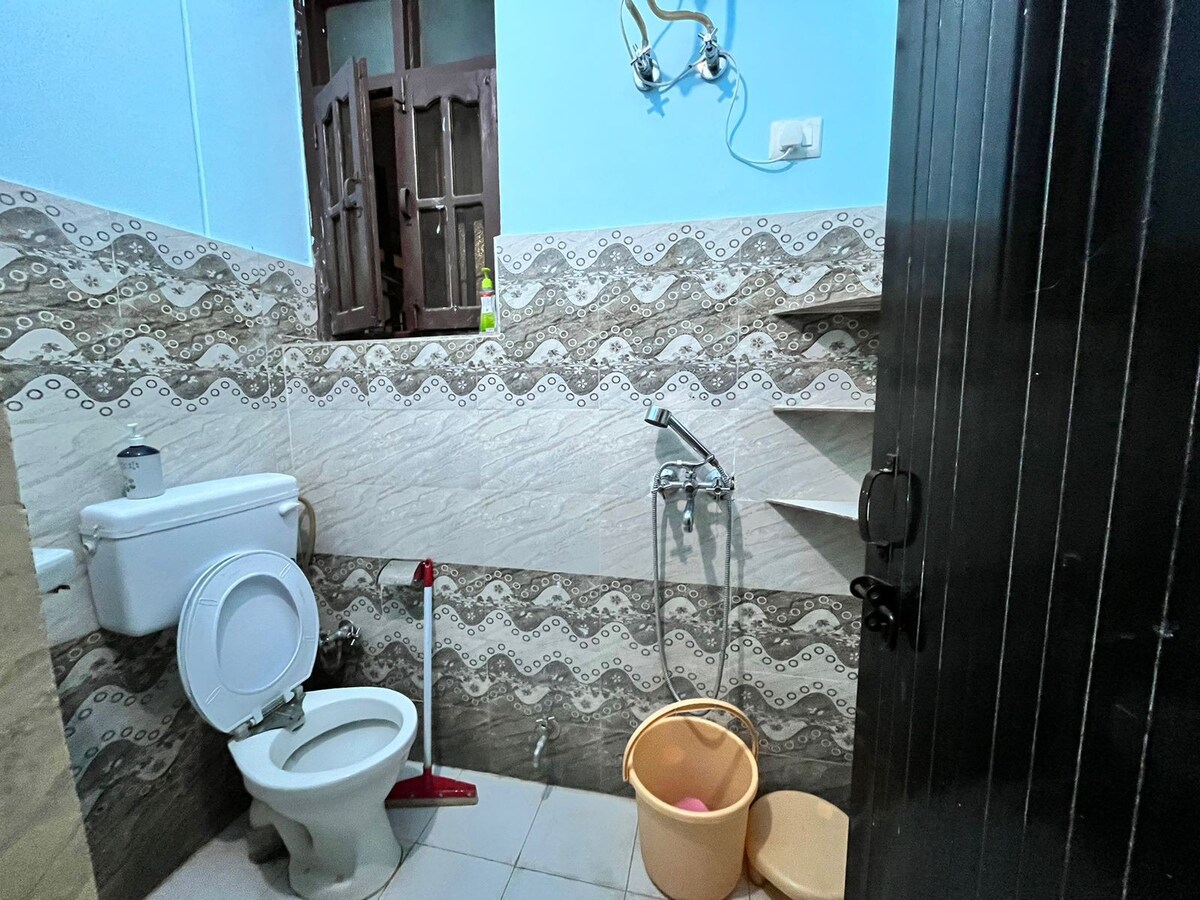 Private Room near laxman Jhula