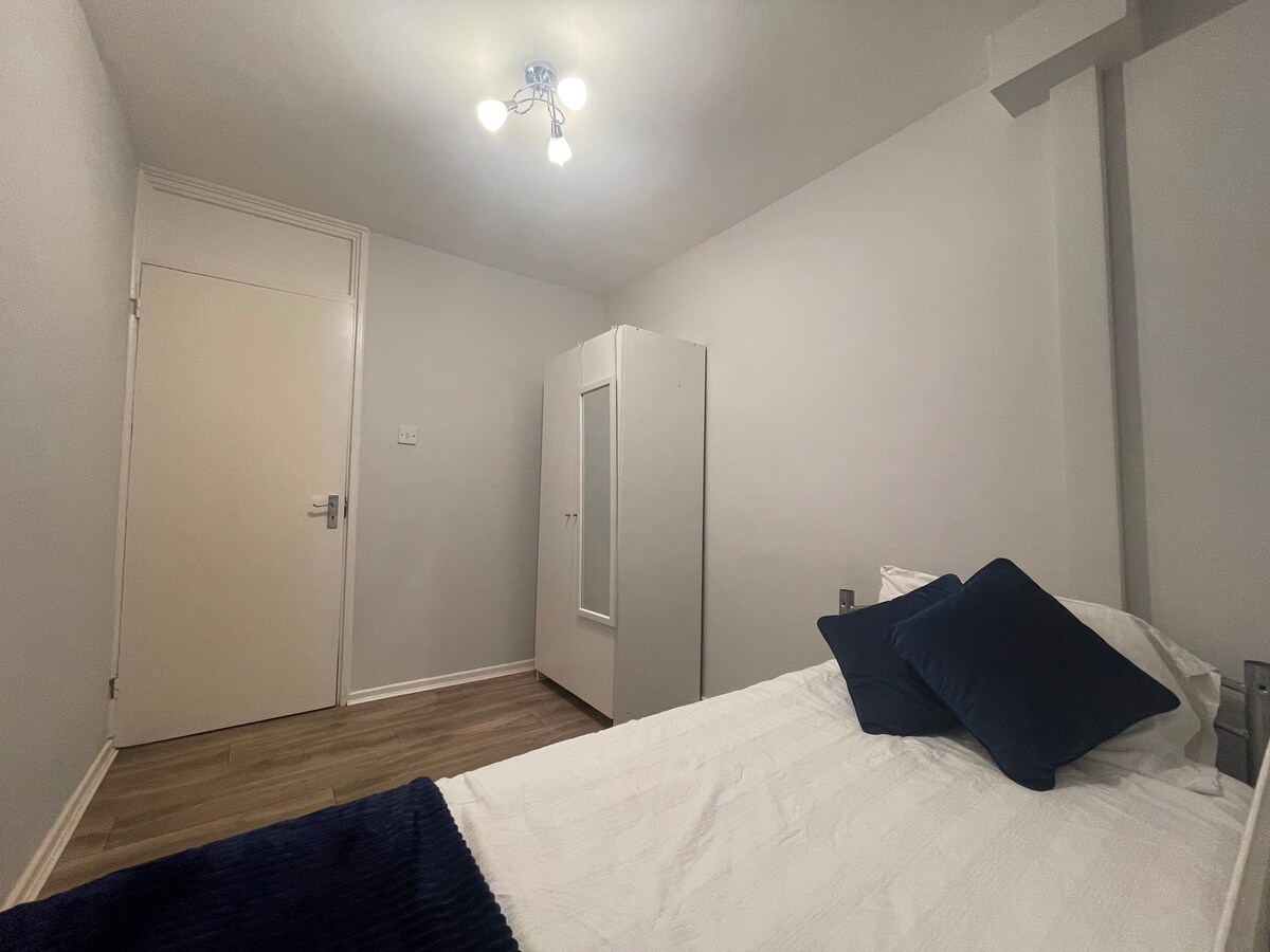 Cosy bedroom in central London