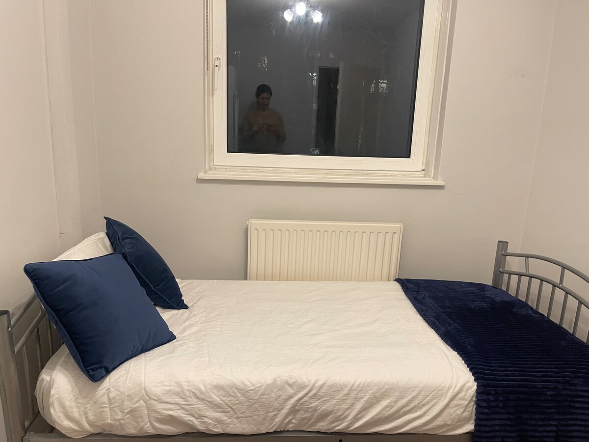 Cosy bedroom in central London
