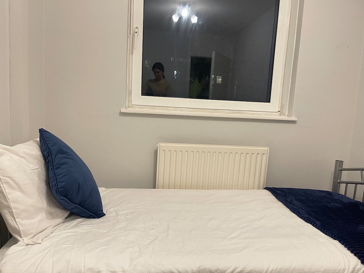 Cosy bedroom in central London