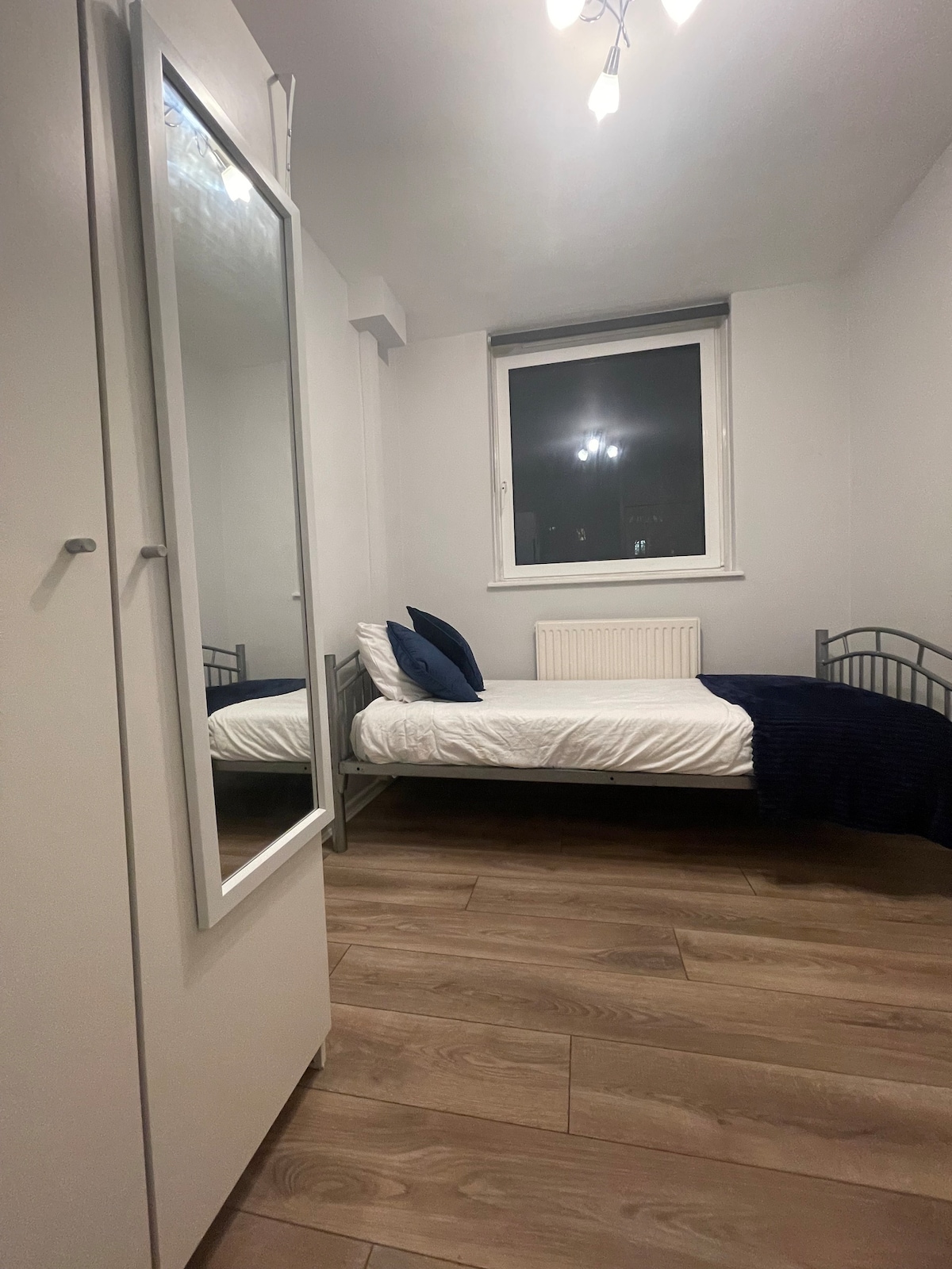 Cosy bedroom in central London