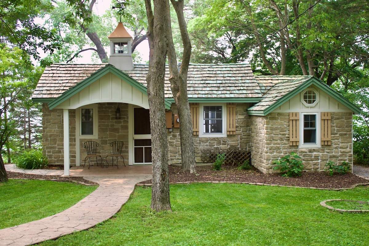 Cottage on Clearwater - Pontoon Rental