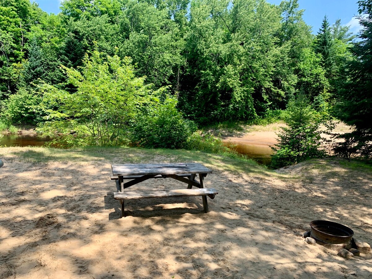 Muskoka campsite on the River (HL/R8)