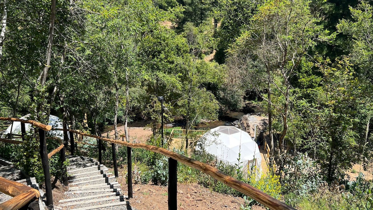 Disfruta Jacuzzi en la naturaleza en domo Hualle