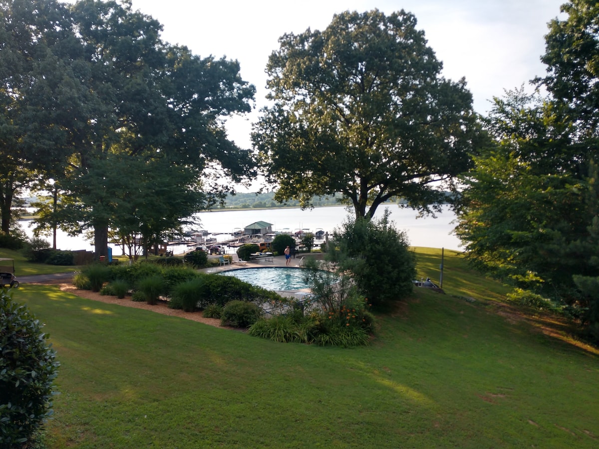 Kentucky Lake Condo With Resort Amenities D