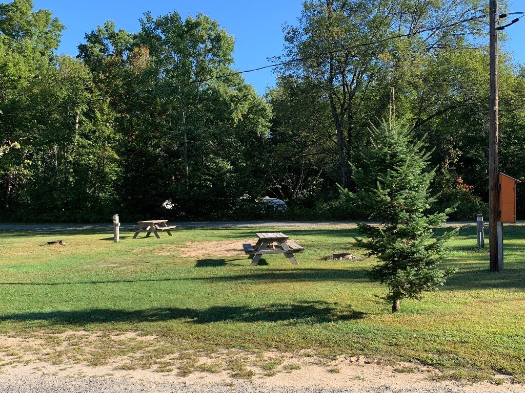 RV site near Arrowhead Provincial Park (HL/D18)