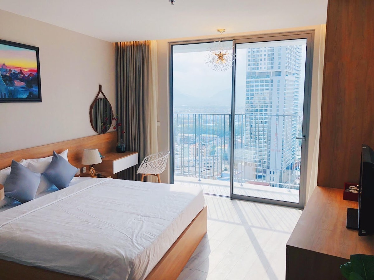 Cozy City View Studio in Central, Pool & Gym