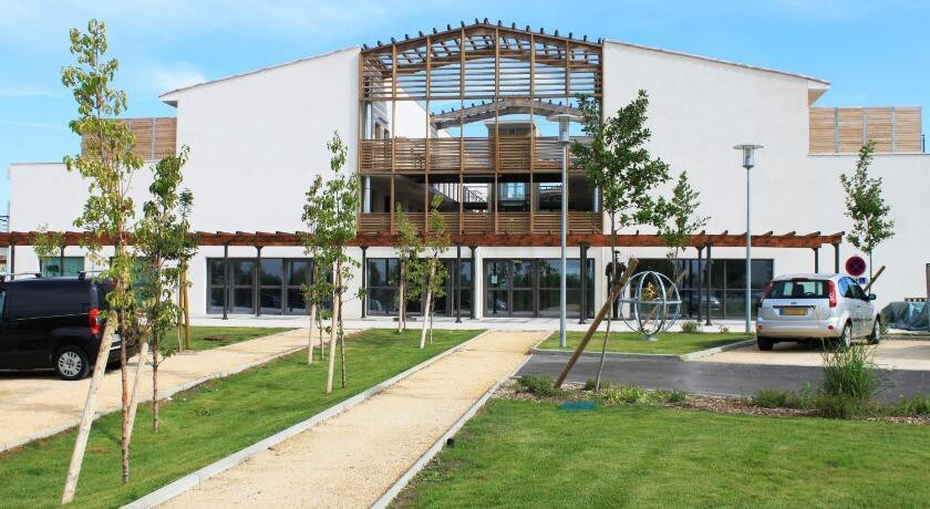 Paisible et unique avec terrasse sur vue piscine