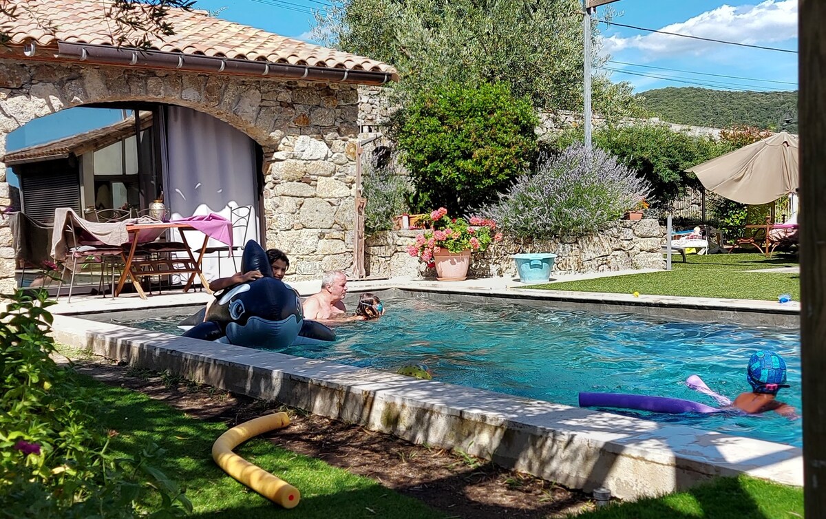 Studio piscine en Cévennes.
