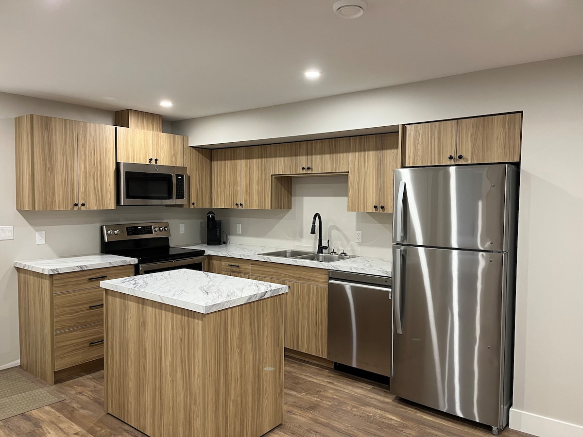 Brand new 2 bed 1 bath suite
