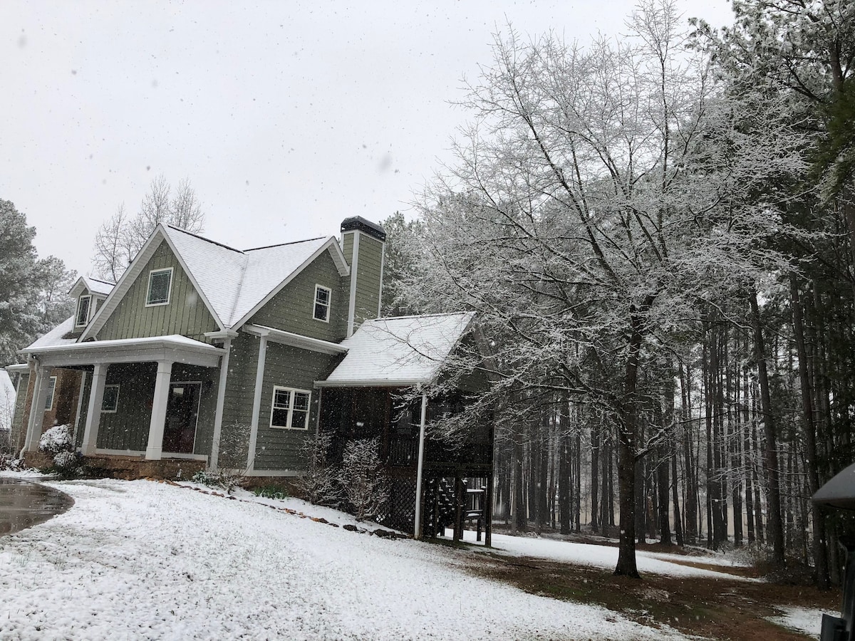 Lake Hartwell Hideaway