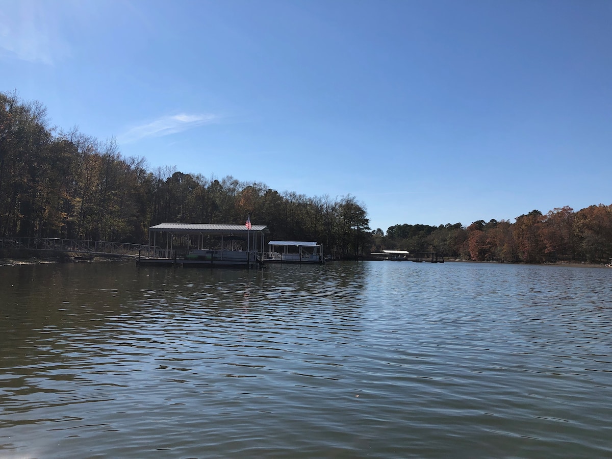 Lake Hartwell Hideaway