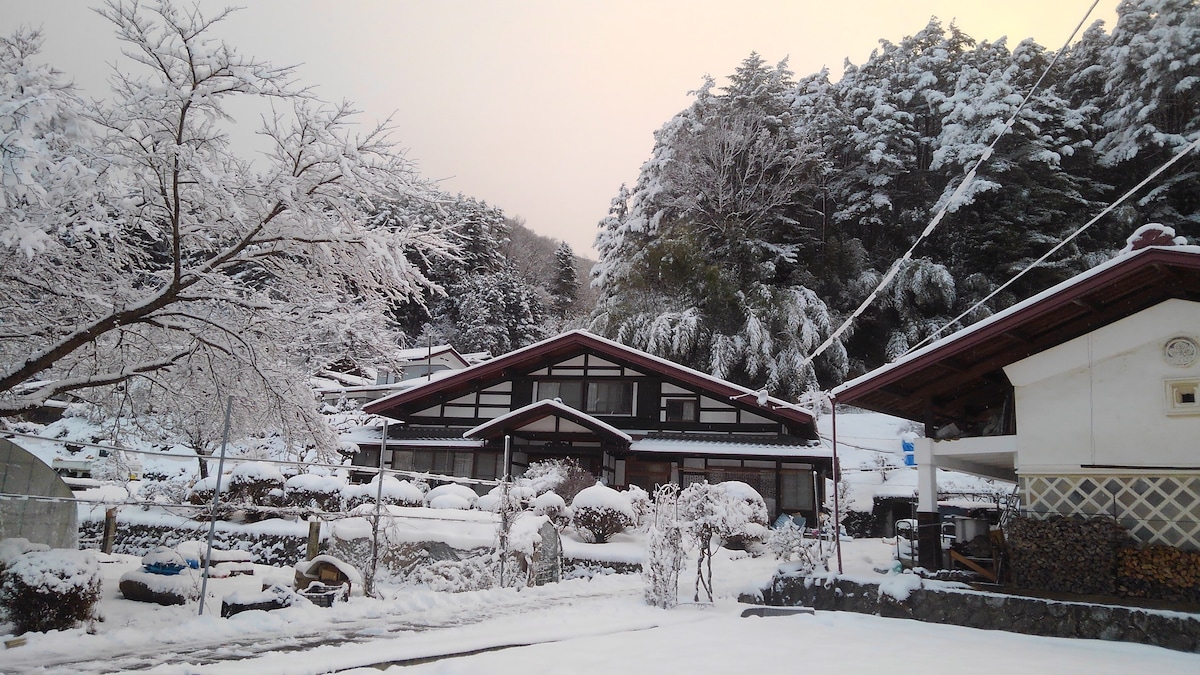 田舎暮らしが体験出来る農家民宿   （日本最古の道祖神がある福寿草の里信州沢底）