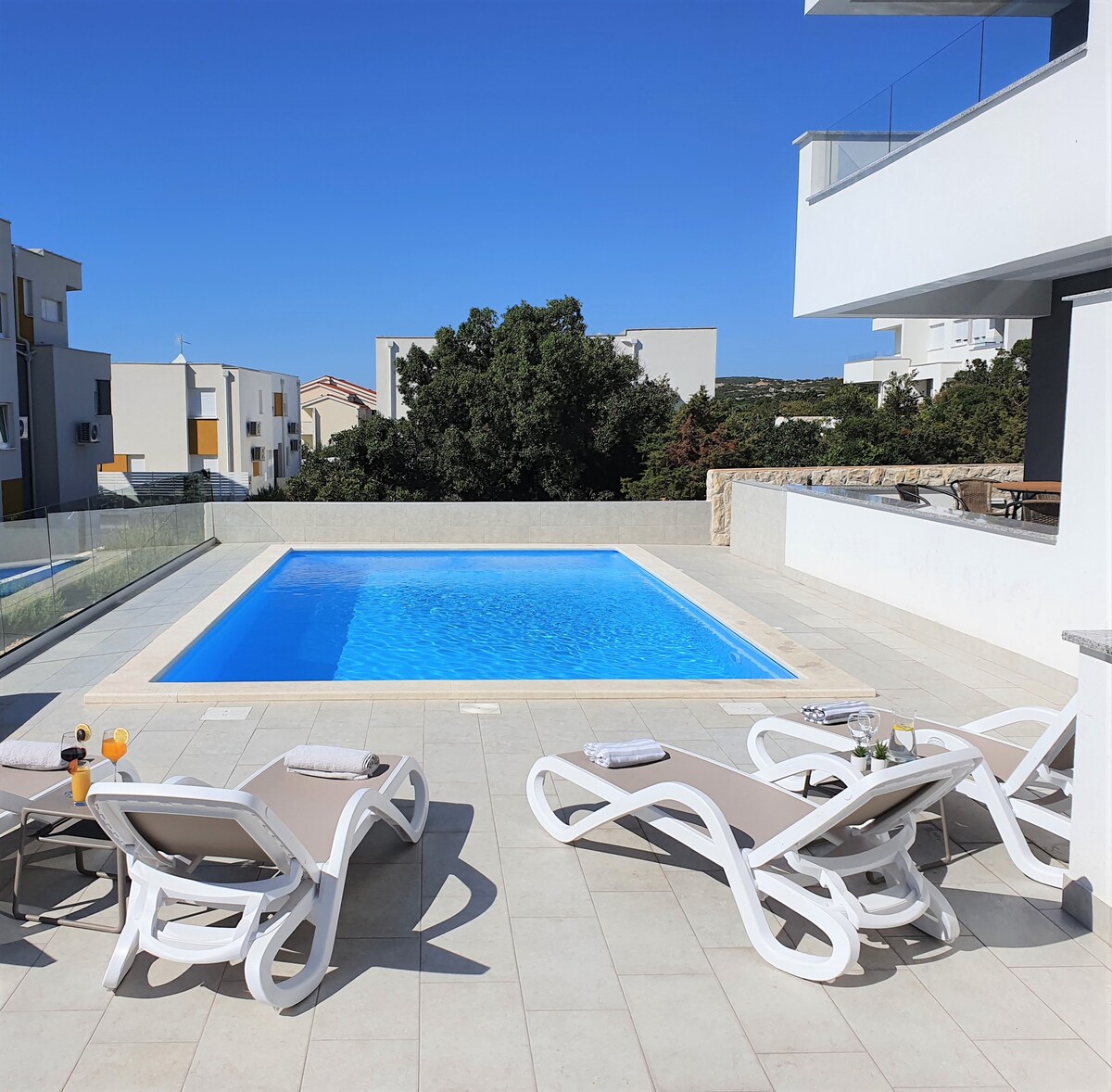 NEW! Turtle luxury apartment with pool & sea view