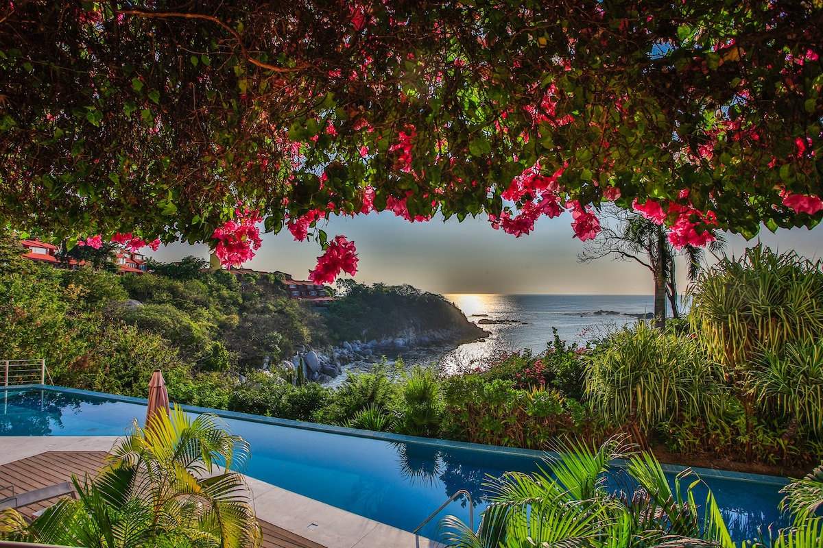 Luxury Cosmo Condo- Beach Access, pool, Sleeps 6!