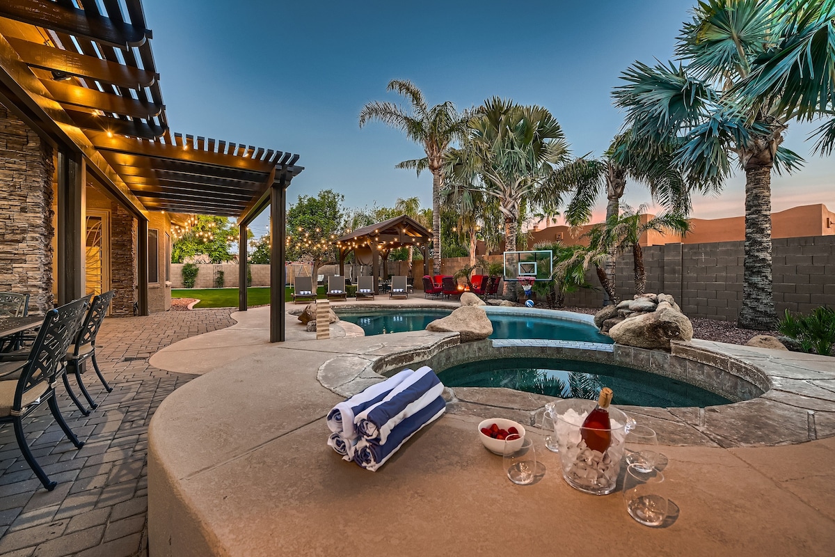 6 BR/4.5 bath, Luxury Oasis, heated pool and more!