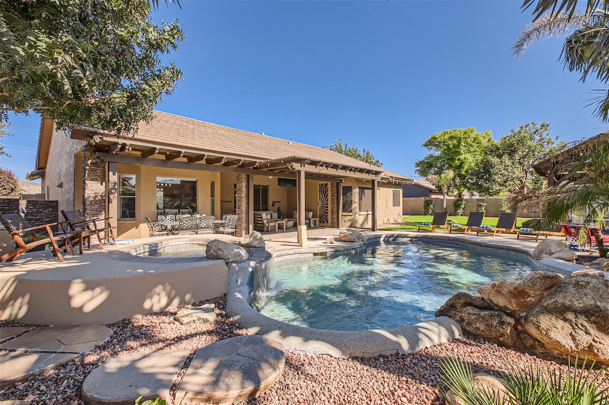 6 BR/4.5 bath, Luxury Oasis, heated pool and more!