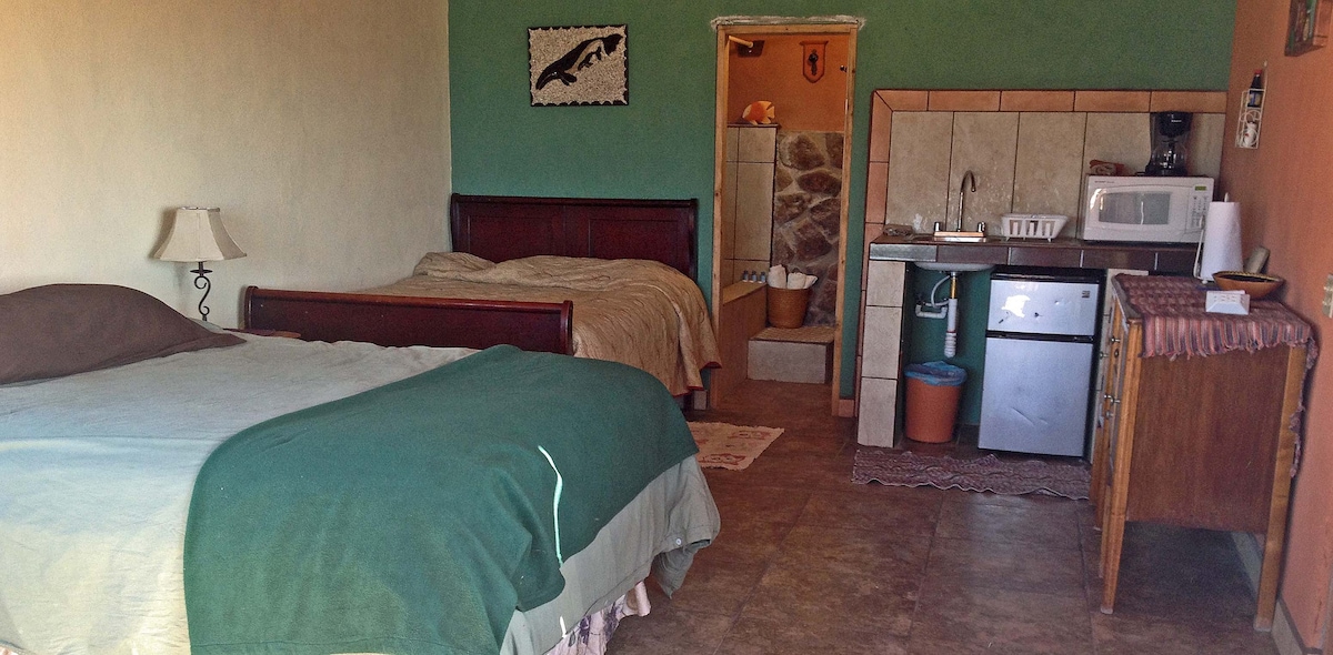 La Bufadora Inn, Whale Room