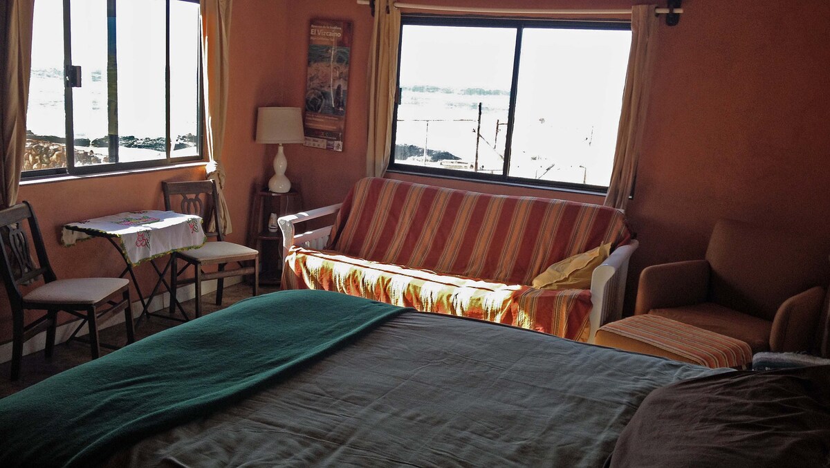 La Bufadora Inn, Whale Room