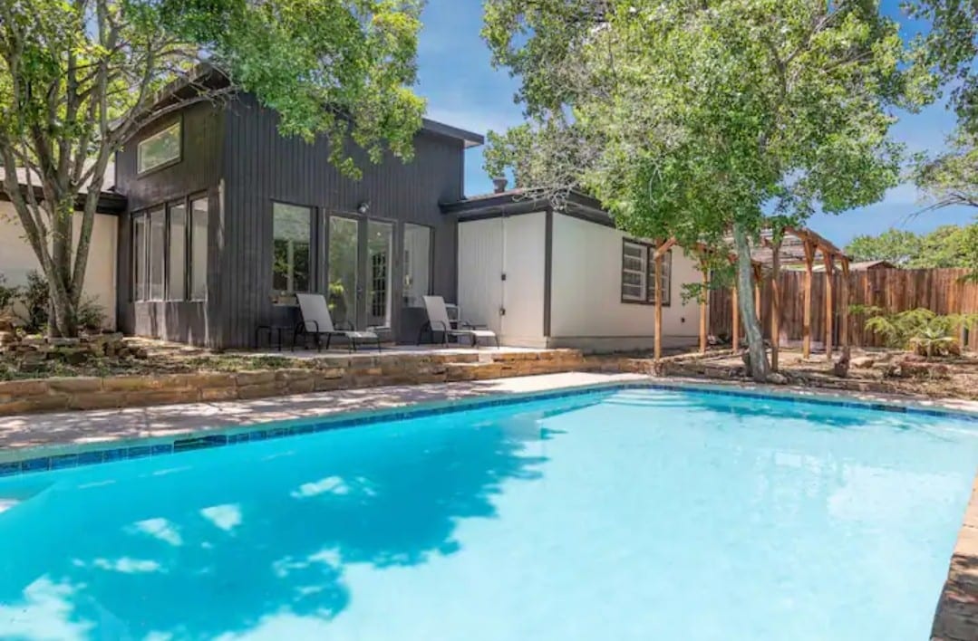 Large Home with Pool &
Game Room