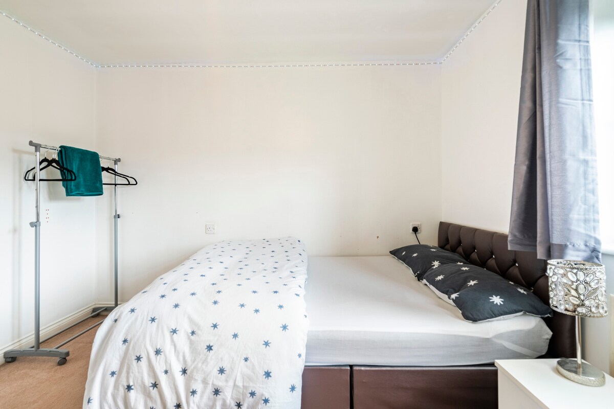 干净舒适的双人卧室，靠近2个Cov Uni/Hospita