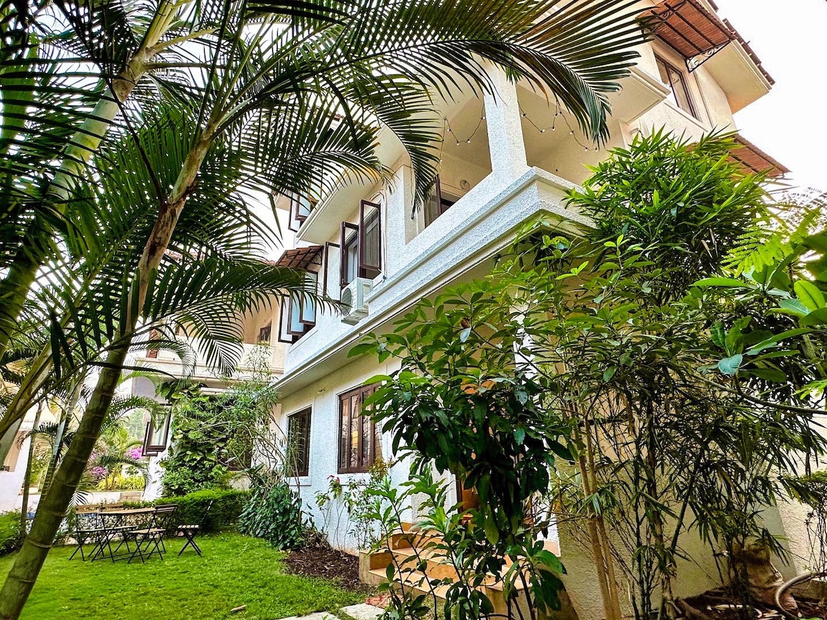 Casa Saudade : 3 Flr Villa w pool in pastoral Goa