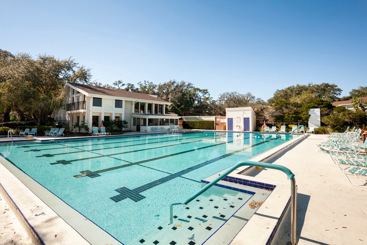 湖畔联排别墅，带泳池，靠近南佛罗里达州布希花园