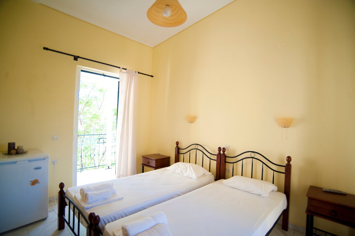 Standard Twin Room | George House