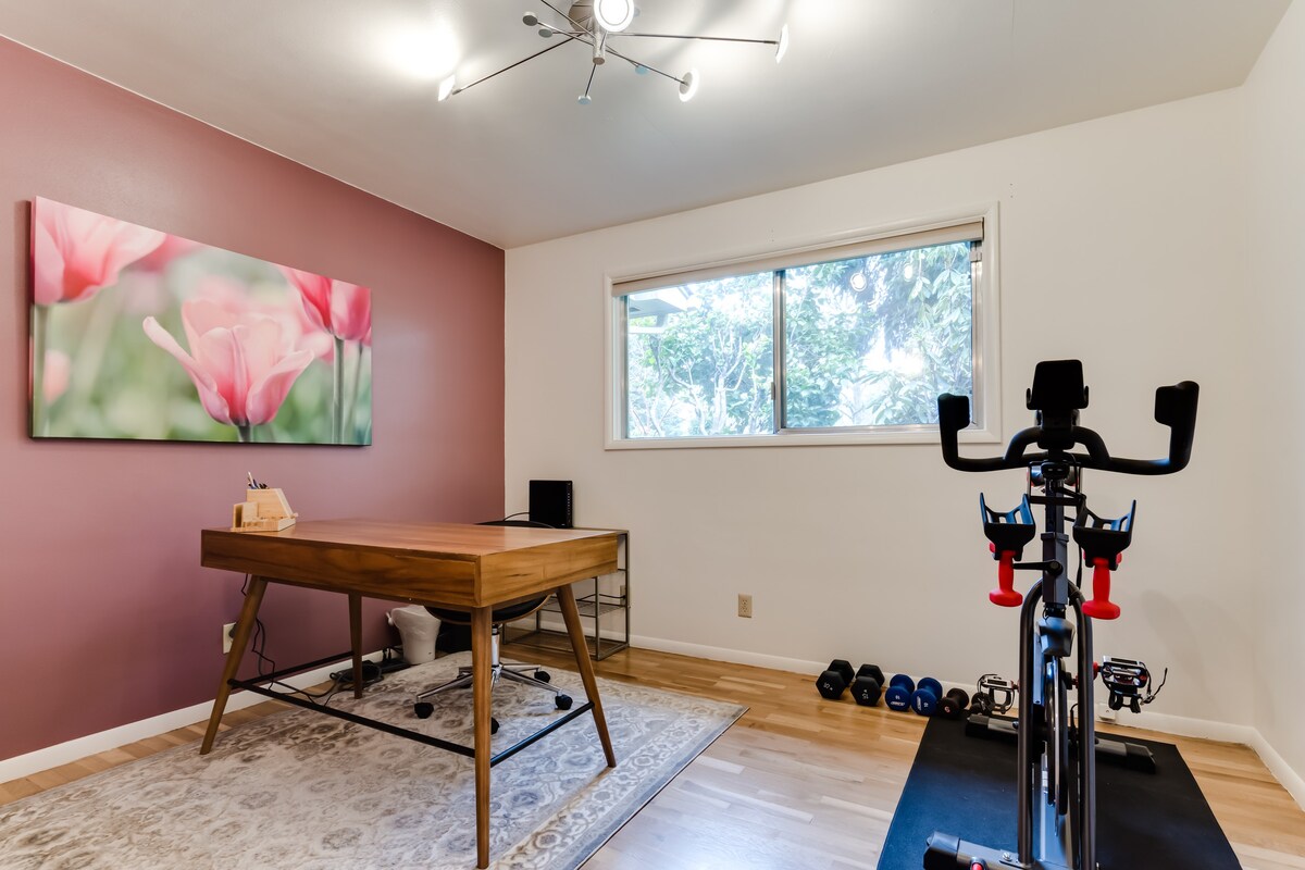 Track Town Oasis: 2 Bedroom w/ Private Office/Gym