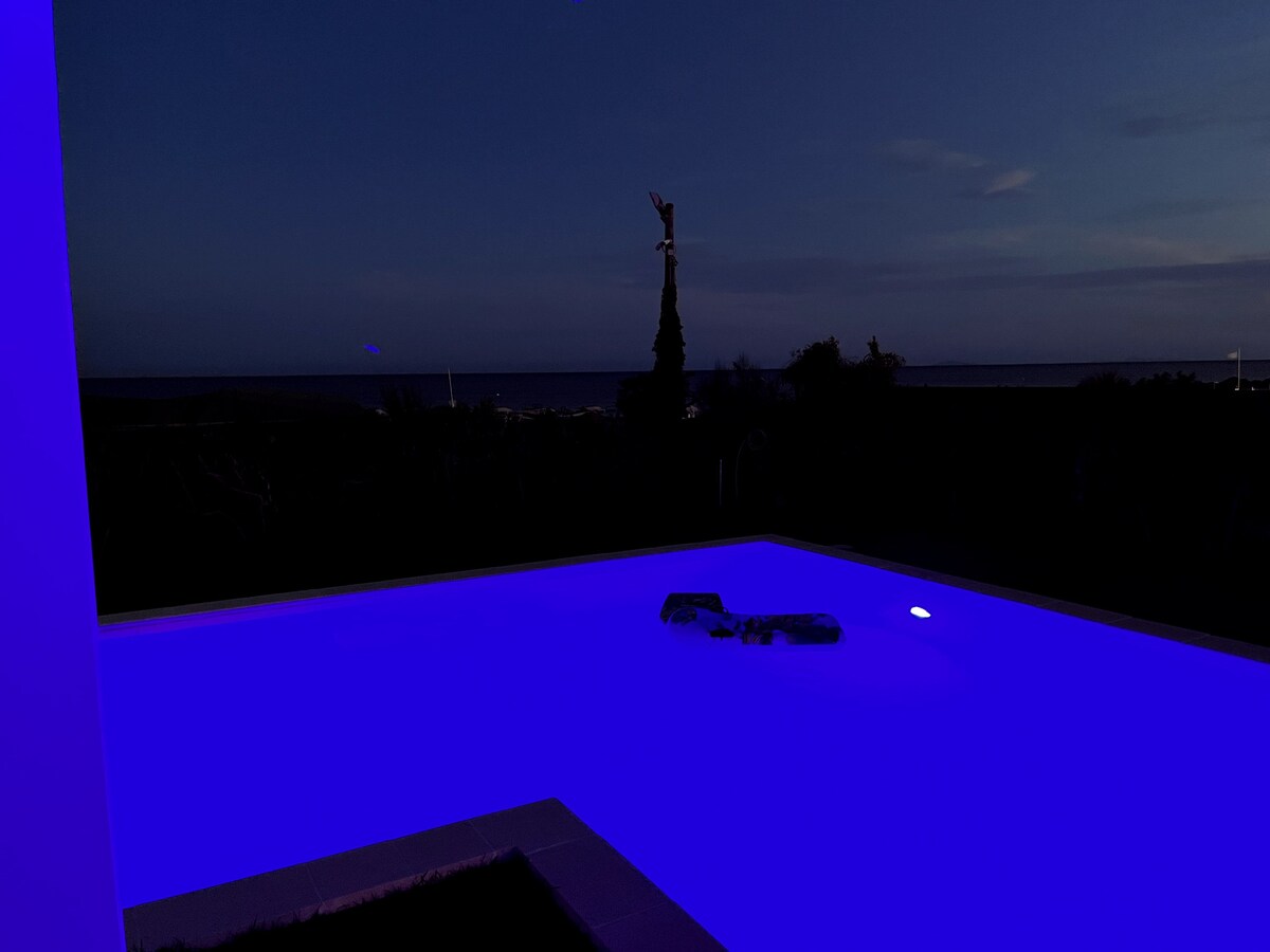 Villa con piscina Fronte mare